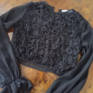 Blus från nakd  - Använd max 2 gånger! Lite genomskinligt material, väldigt snygg!