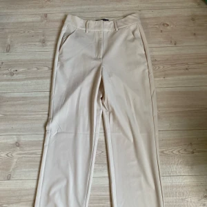 Kostymbyxor  - Helt oanvända kostymbyxor  Storlek 36 Frakt 70kr