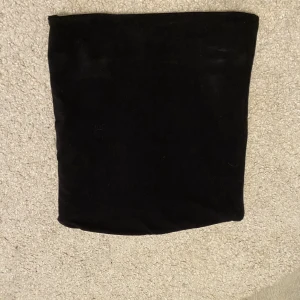 Tube top - Svart tube top Antiglid vid brösten så glider ej ner XS 🖤