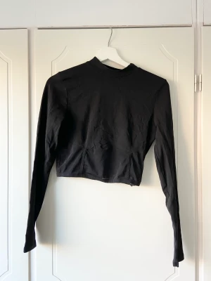 Mech topp - Ska flytta 20 mars. Det som inte är sålt tills dess kommer jag skänka bort. Därav det billiga priset. Betalning via swish.