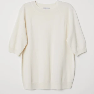 Kashmir t-shirt - Såå fin kashmir t-shirt i jättefint skick, knappt använd då den är lite liten för mig💕💕💕