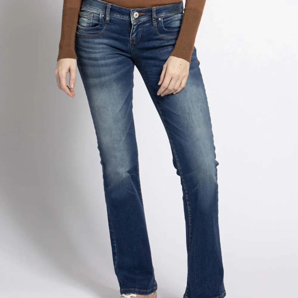Trendiga LTB jeans (VALERIE) storlek 28/36! Färgen blue addicted💙 Nypris var 650 och säljer för 400kr💗Jeansen är sparsamt använda . Jeans & Byxor.