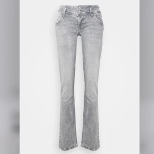 Jeans - Säljer dessa slutsålda LTB Jonquil jeansen från zalando då dom ej kommer till användning längre! Skriv för fler bilder, buda i kommentarerna🫶(ord pris 679kr!)