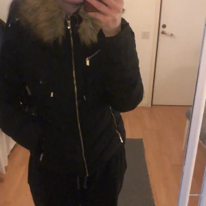 Jacka - Jacka från roco baroco använd fåtal gånger,köpt för 1790kr,för mer bilder och frågor skriv privat🤝