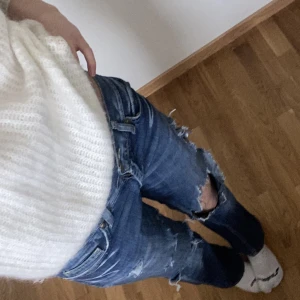 Jeans  - Skit coola jeans med hål 😁