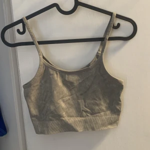 h&m tränings topp - nästan helt oanvänd:)