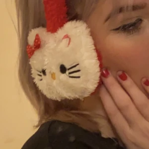 hello kitty - jättefina och rare hello kitty öronmuffar