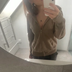 Soft Goat zipper - Intressekoll!💕💕 En intressekoll på min soft goat hoodie! Ett av mina favoritplagg utan några defekter. Vill se vad jag kan få för den🫶🫶