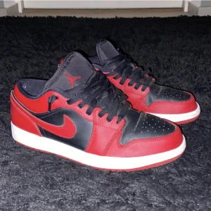 Jordan 1 low - Säljer min Jordan 1 low. Storlek 42. Con: 7/10