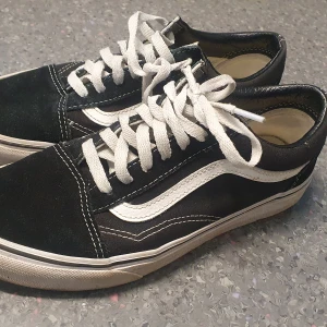 Vand Old Skool - Sparsamt använda, inga skador. Säljes pga för liten storlek. Skickas mot frakt alt. hämtas i Göteborg 
