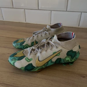 Nike Superfly - Vill helst bara bli av med dom! Fint skick Strl 38 700 kr inklusive frakt!