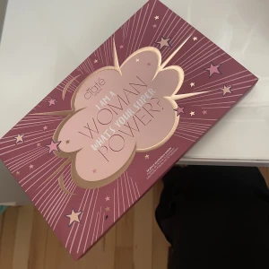 Ögonskuggspalett - Jättefin oanvänd ögonskuggspallet ifrån Ciate. 