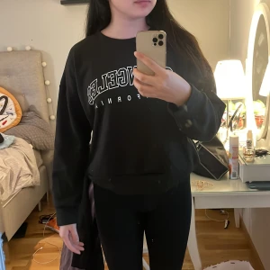 Sweatshirt från Shein - Sweatshirt med ludd på insidan från Shein. Knappt använd, nypris 119 kr