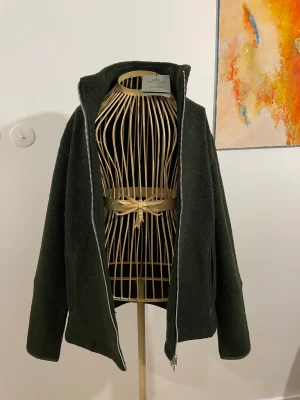 Brixtol  - Storlek S passar även M. helt ny. Finns att hämta i Jakobsberg eller fraktar (köparen står för frakten)🌺