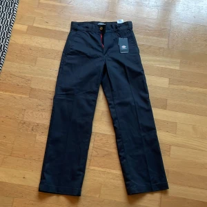 Dickies chinos - Helt oanvända, köpte dem på yunkjard för ett tag sen men aldrig använt dem då dem var för små!