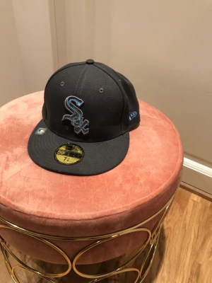 New era 59 - Ej använd, strlk 7 1/8, ny pris 500(ffr samma skick) Köpt på hatstore
