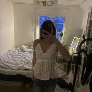Topp - Säljer den här jättefina toppen då den inte kommer till användning längre💕