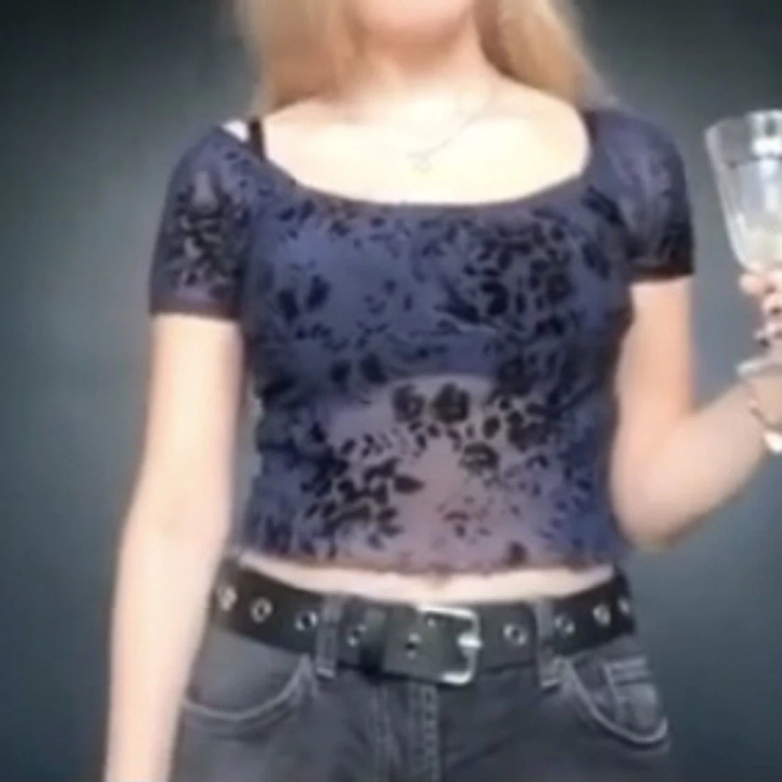 Söt blommig topp i mesh  - 90