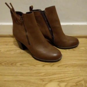 Skor - Stövletter brhuna st 41