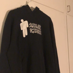 Billie Eilish Hoodie - Säljer denna Billie Eilish hoodien som inte använts på ett tag🤍 