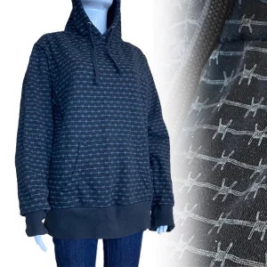 Hoodie - En Hoodie i fint skick, skulle säga 8/10 i skick. Från identity, storlek M. Mått: Axel till axel 47cm, ärmlängd 67cm, armhåla till armhåla 60cm & längd 68cm