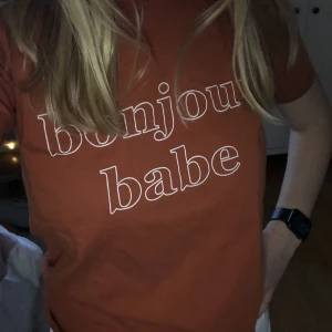 T-shirt - Knappt använd 