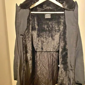 Zara vinterjacka - Underbart jacka som tyvärr är lite för liten. Knapp använd