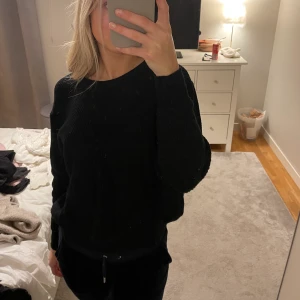Stickad svart tröja - Stickad super fin svart tröja! Fint skick 