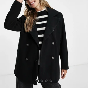 Svart kappa - Svart kappa från vila nästan helt ny🫶🏻🫶🏻köpt för 680kr