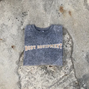 Sweatshirt!! 🌱🌱 - Storlek L men passar XL. Made in Usa. Bra skick, inga anmärkningar. Tveka inte att höra av dig om du undrar något! ✌🏻🌱🏋️