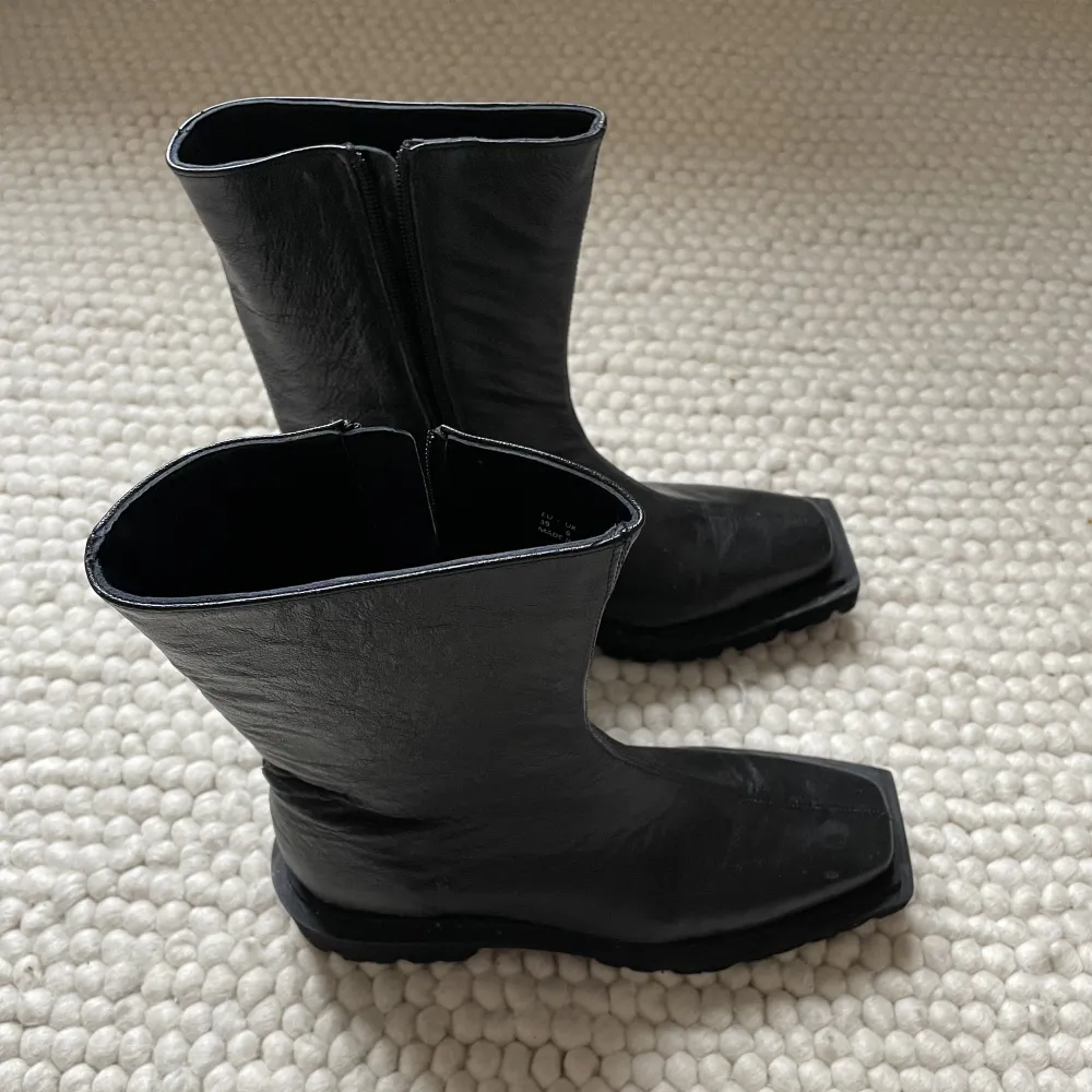 Svarta boots perfekta i vinter!. Skor.