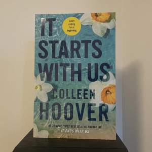 ”It starts with us” av Colleen Hoover. Fortsättningen av ”It ends with us”. Känd på booktok! Den är helt ny och oläst, därför i nyskick, inga defekter. 