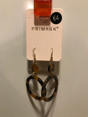 Öron hängen  - Vackra brun svarta leopard färgade ringar. Kan skickas i brev, så billig frakt.