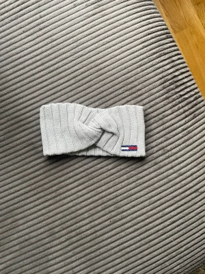 Tonmy jeans headband - Tommy jeans headband 🥰 den är helt nytt oanvänd 