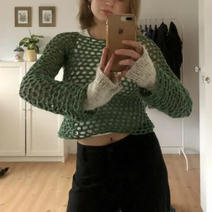 Virkad mesh topp - Hej, säljer denna tröjan som jag har virkat😊skriv för frågor eller om du vill ha fler bilder<3