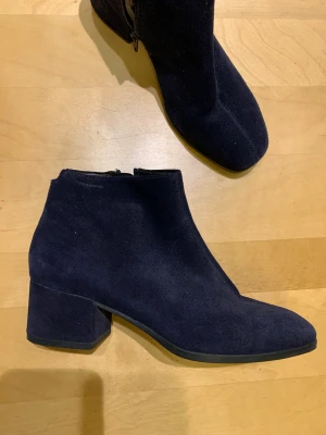 Stövletter Vagabond - Marinblå mocka, fina