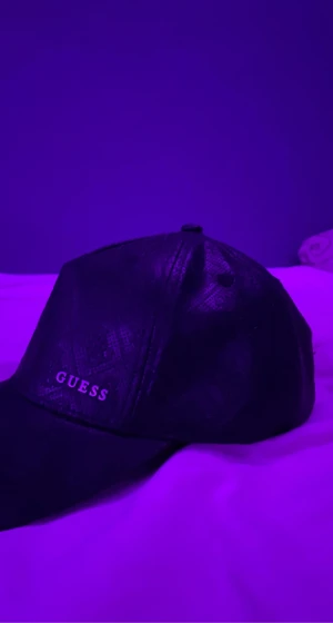 Guess keps för billigt pris - Inga skador aldrig använd tar swish