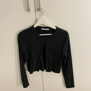 Svart kofta - Svart kofta från lager 157. Stl M, aldrig använd.