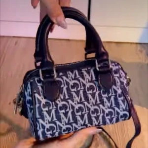 Mango väska sökes!! - Söker denna blå väskan från mango💞💞 