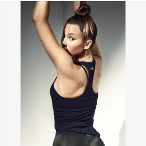 Träningslinne Casall - Stl 34, oanvänd med lappar på  Säljes pga fel stl.  Nypris 499