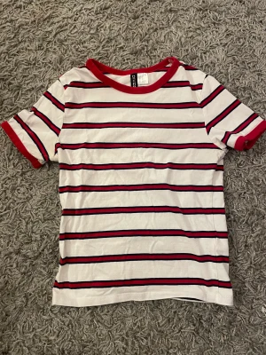 Randig topp - Jätte fin topp strl S, 100kr plus frakt! 