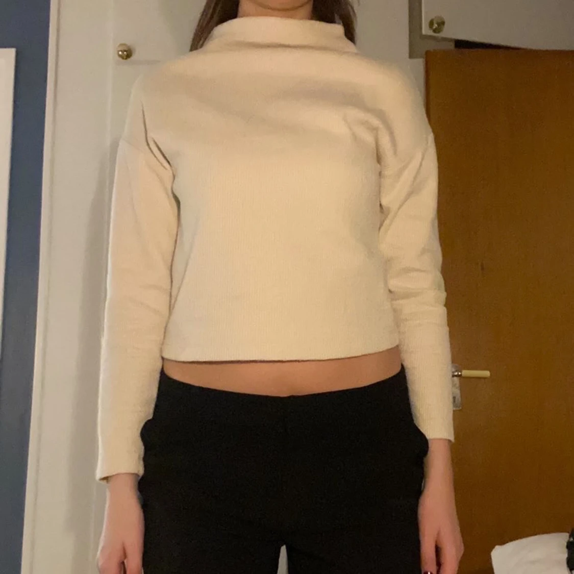 Beige tröja med lite högre krage