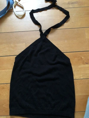 Linne - Svart linne från H&M. Köpte på Plick i våras, oanvänd! Frakt tillkommer på 30kr!