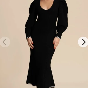 Söker Adoore klänning  - Söker denna klänning i storlek 34-36