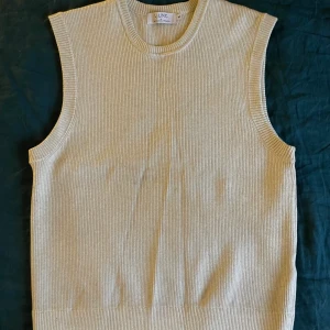 Ljung stickad väst - Créme/off white väst från Ljung. Mycket bra skick, mäns storlek M. 