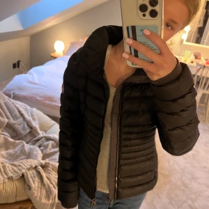 Colmarjacka - Nu säljer jag min super fina colmarjacka🙌🏼Som är sparsamt använd💓 Storlek xs! Original galge och påse medföljer (Köparen står för frakten) 🙌🏼