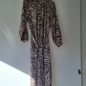 Klänning H&M stl 40 - Fint skick