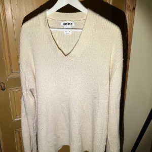 Hope tröja - Stickad tröja från Hope. Sitter oversized. Köpare står för frakt, kan mötas också.