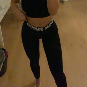 Gymshark leggings  - Snygga midwaist Gymshark leggings. Väldigt fint skick. Köparen står för frakt. 
