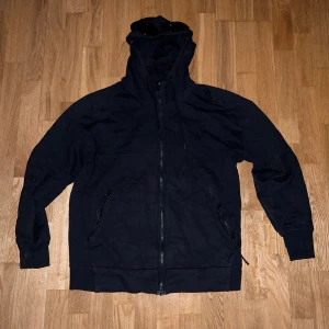 C.P mössa strl one size. C.P hoodie strl L - köp allt för 1500kr